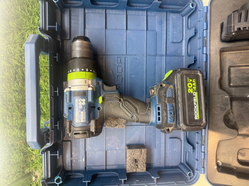 Шуруповерт Rockfield RF2094BK