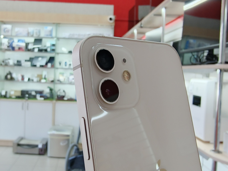 Мобильный телефон Apple iPhone 12