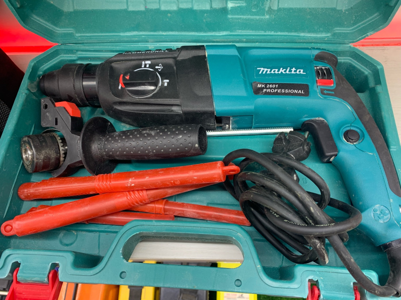Перфоратор Makita -